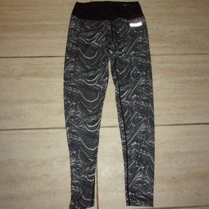 Terramar black & white swirl active wear leggings pants